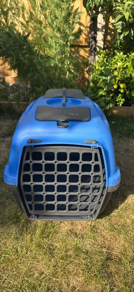 Pet / Cat / Small dogs carrier basket VGC.