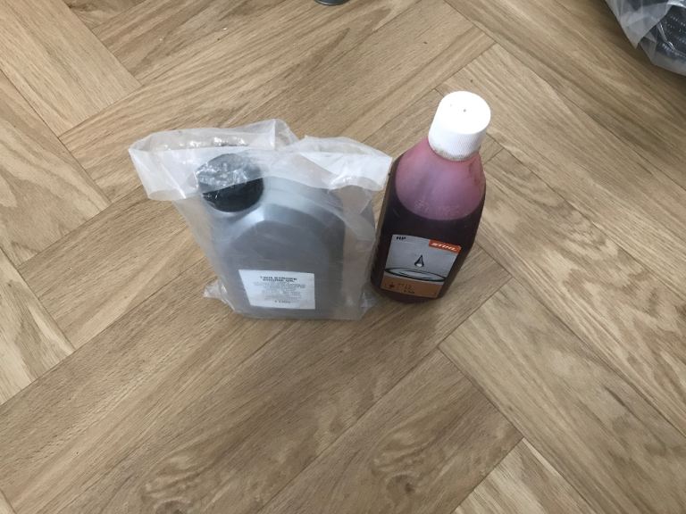 Two stroke engine oil