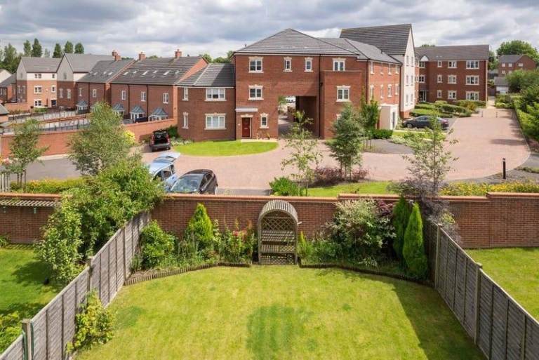 Fabulous Double Room in exec House Nr City Cemtre