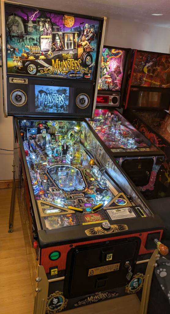 Munsters Limited Edition Pinball Machine - Home Use Only , Immaculate condition