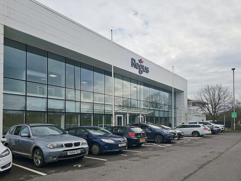 Southampton - SO182RZ \ Serviced Office with 2 Desks