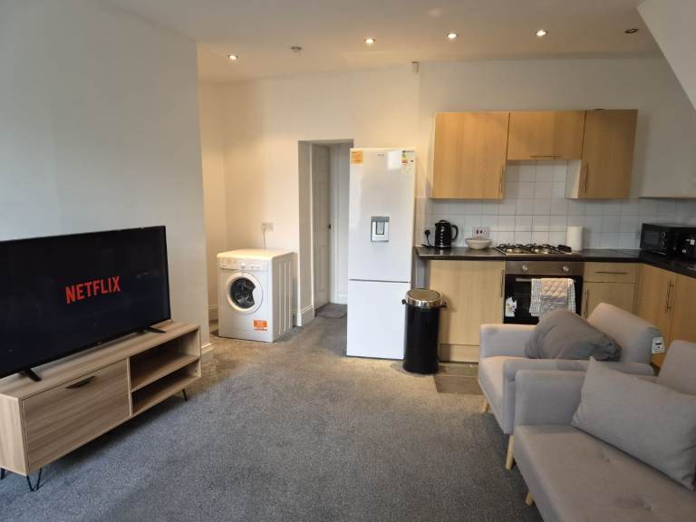 Comfortable 2-bedroom apartment | Short & Long-Term Stays | Sleeps 3 