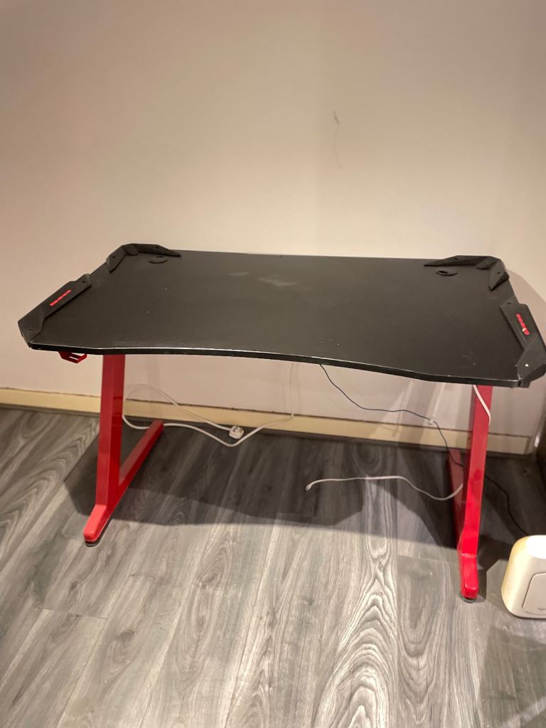 PC computer gaming office desk, black and red carbon fibre pattern