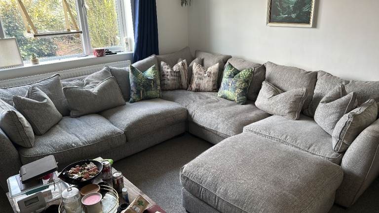 6-8 seater sofa with chaisse