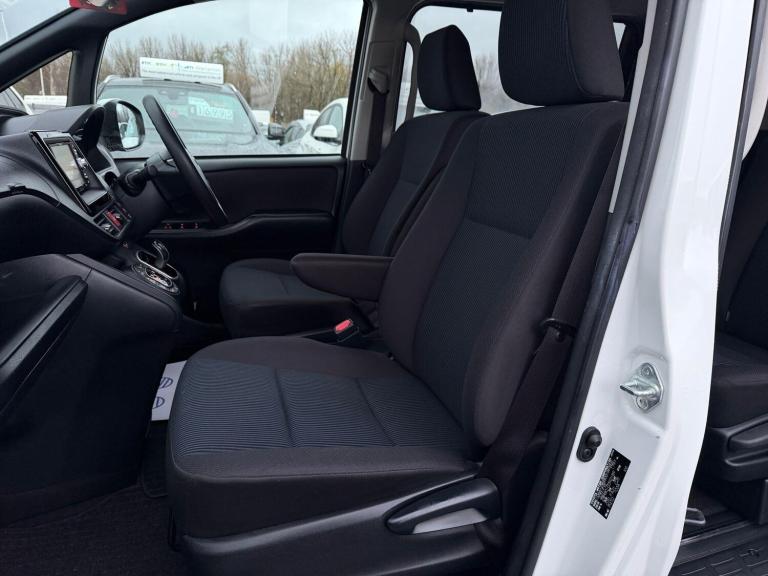  Toyota Noah 1.8 Petrol/Hybrid 7 Seater 5dr Petrol/Electric Hybrid Automatic