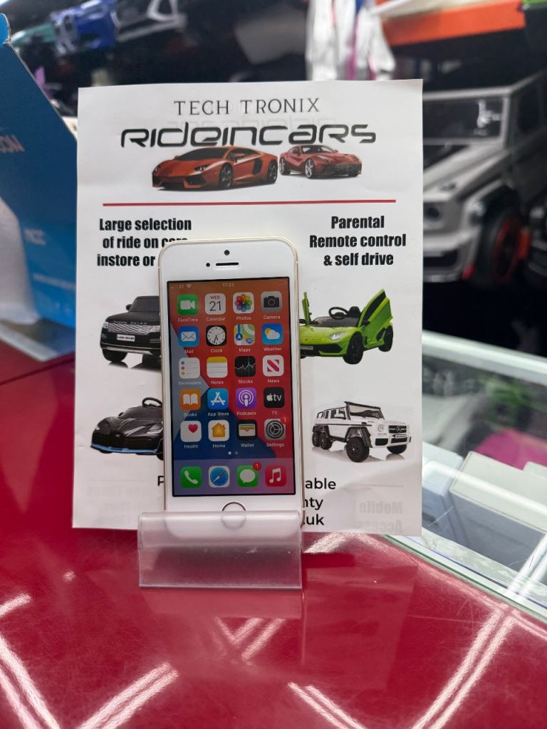 iPhone SE, 32 GiG, Silver & Gold, 100% Battery With Receipt