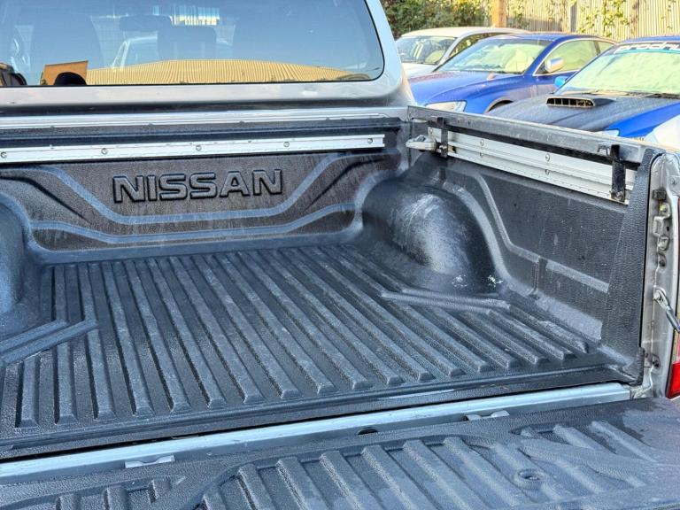 2016 Nissan Navara 2.3 dCi Tekna Auto 4WD Euro 5 4dr PICK UP Diesel Automatic