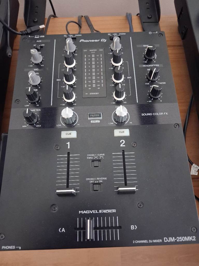 TURNTABLES, MIXER, SPEAKERS & RECORDS