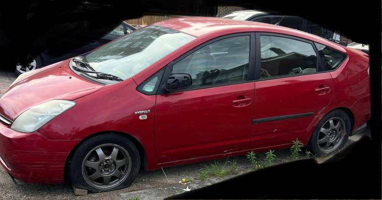 Breaking Toyota prius hybrid parts 