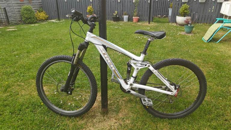 White Trek Fuel Ex 5 2010 WSD Cross Country / Trail Bike
