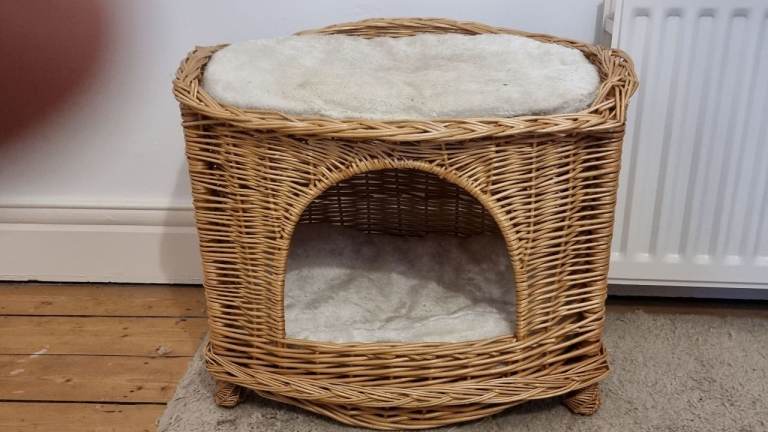 Two tier pet basket / pet bed