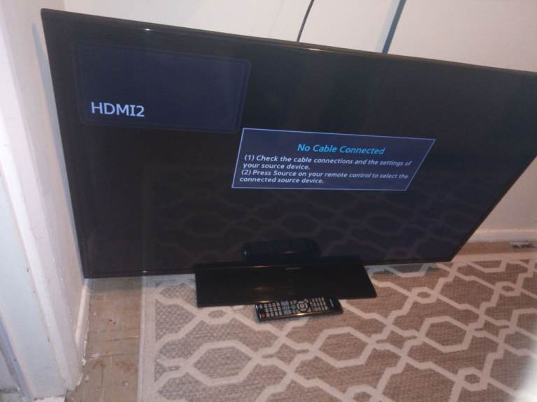 Samsung Black TV with Remote and 3D Glasses – Good Condition