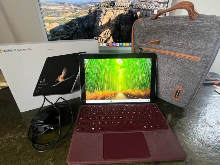 Microsoft Surface Go, Windows 11 plus accessories – Excellent little-used Condition
