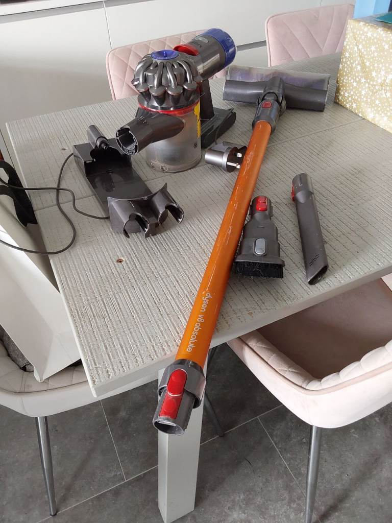 Dyson V8 Absolute Cordless Vacuum Cleaner with Attachments