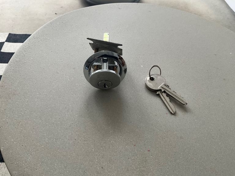 YALE TYPE DOOR CYLINDER WITH FITTINGS NEW