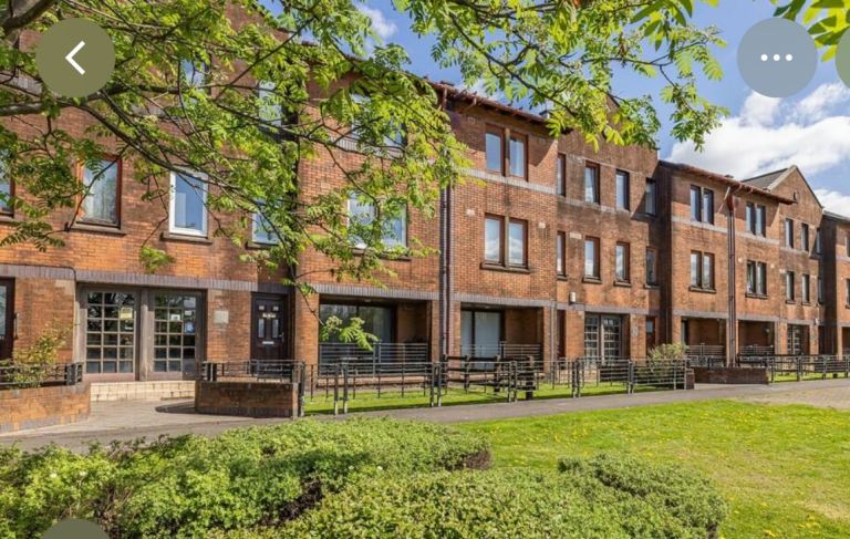 Bright 2 Bedroom Apartment - London Road G32