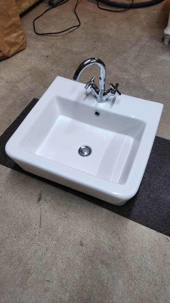 Bathroom Sink, Ceramic Large