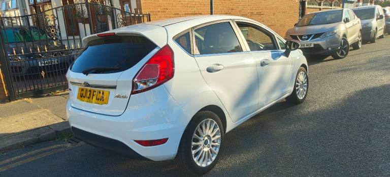 Ford Fiesta Titanium 2013 1.0 ulez free drives like new