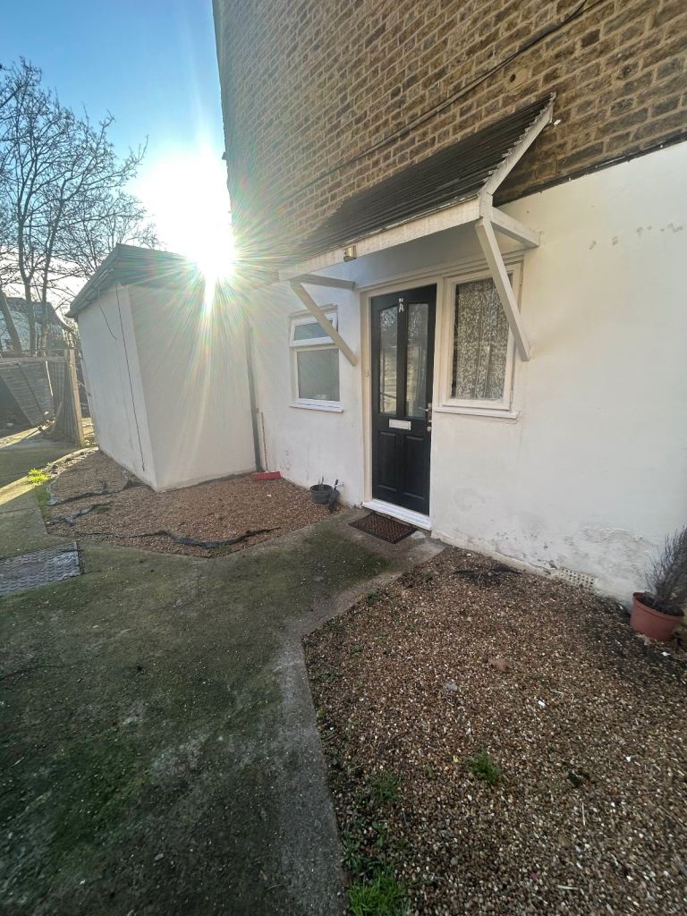 2 bedroom garden flat for sale