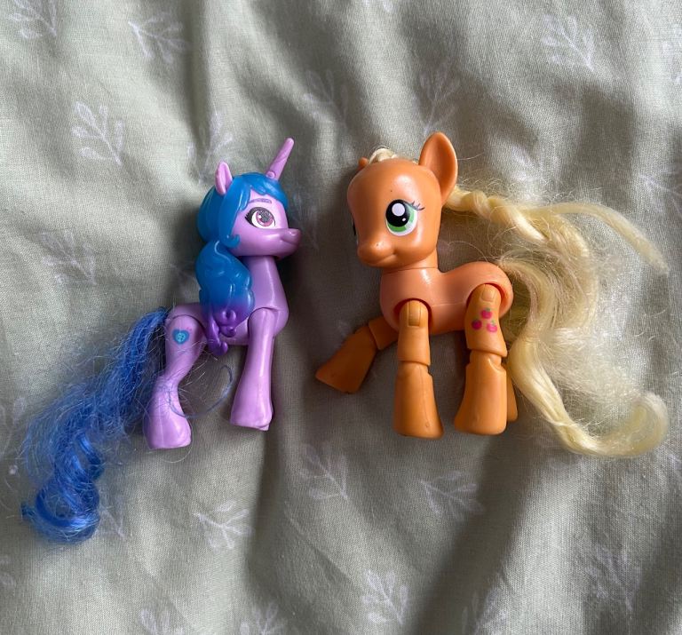 2 my little pony figures