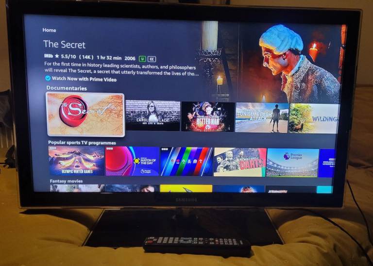 Samsung 32inch TV with stand and remote.
