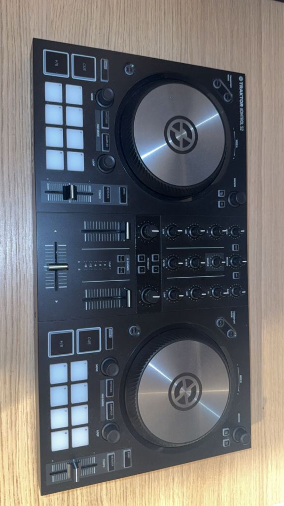 Native Instruments Traktor S2 MK3 DJ Controller