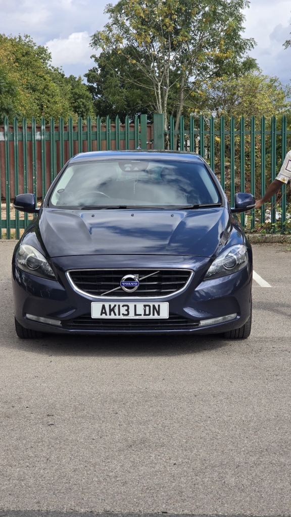 Volvo, V40, Hatchback, 2013, Semi-Auto, 1984 (cc), 5 doors