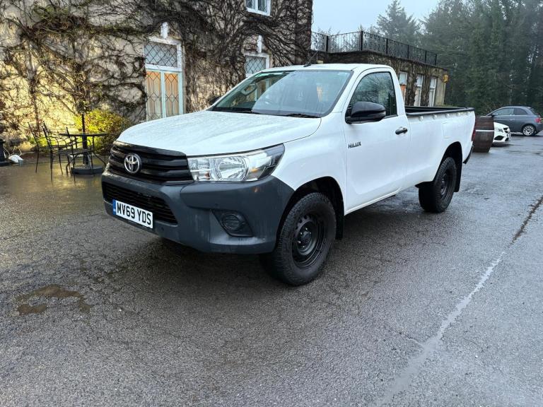 2019 Toyota Hilux 2.4 D-4D Active Pickup 2dr Diesel Manual 4WD Euro 6 (3.5t)
