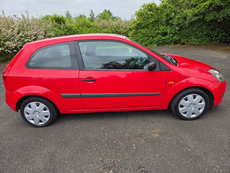 Red ford fiesta 07