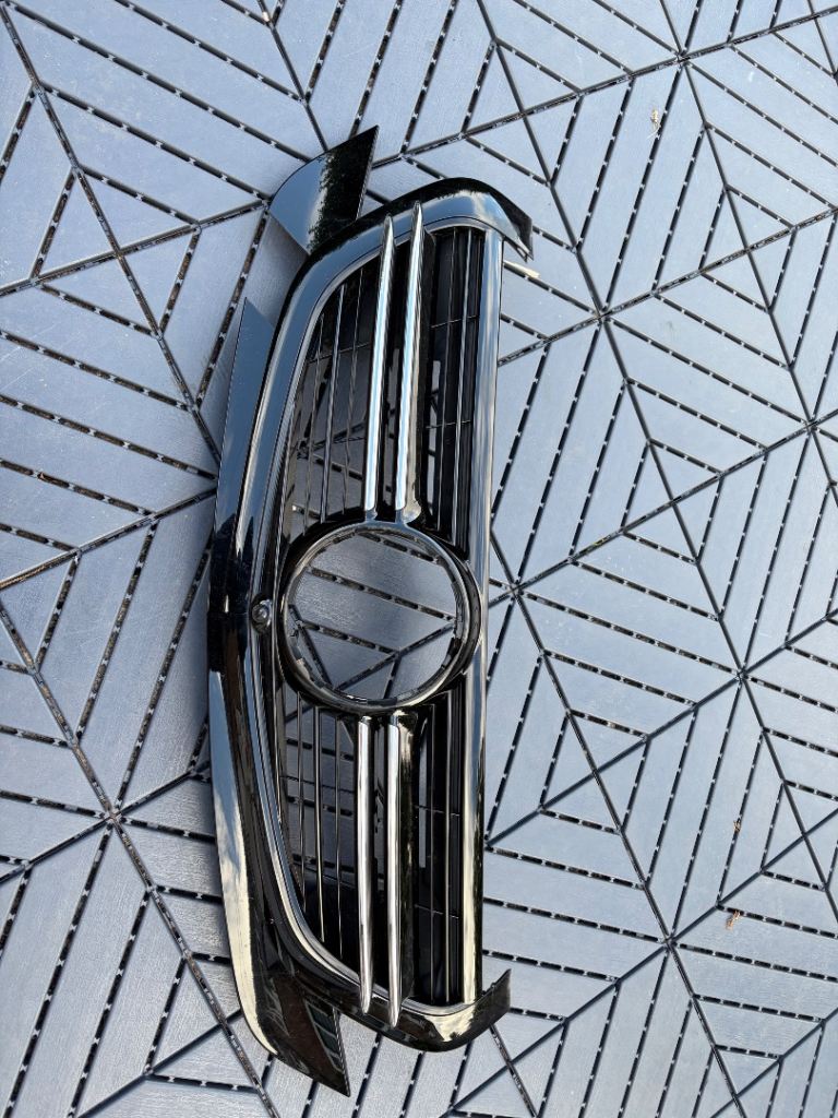 Mercedes EQC front grill