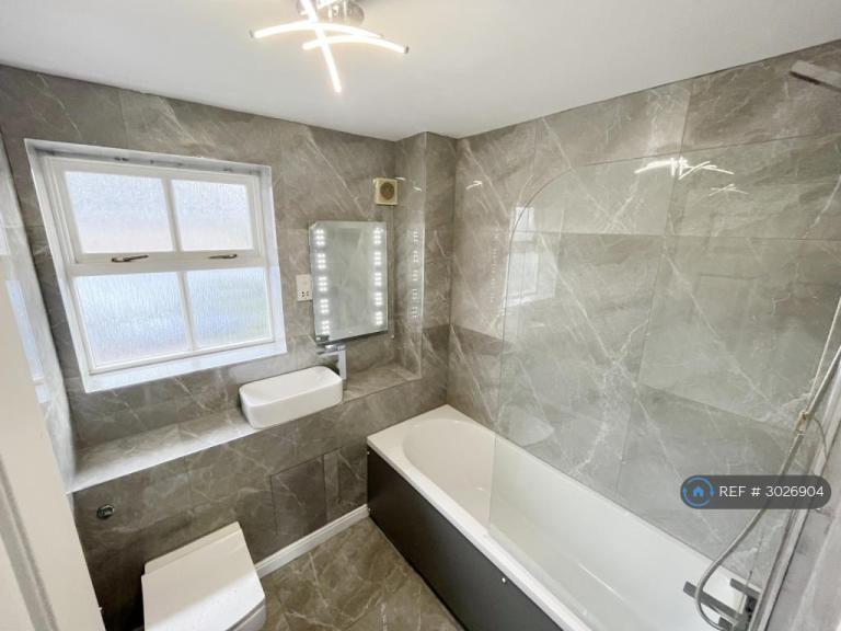 3 bedroom house in Leigh Hunt Drive, London, N14 (3 bed) (#3026904)