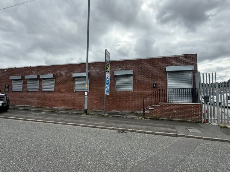 Unit / shop / office to let / Retail / Workshop