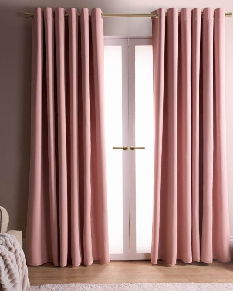 2 PAIRS OF BLUSH PINK CURTAINS. 1 PAIR IS 66 X 90 & 1 IS 90 X 90. BRAND NEW COLLECT GLASGOW