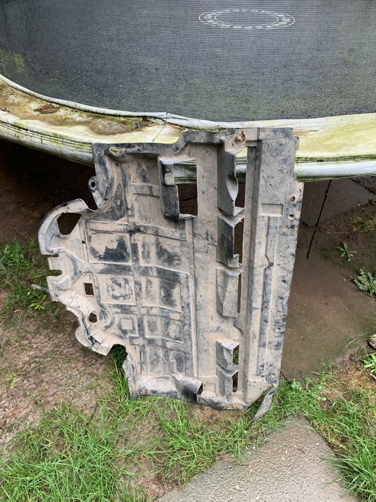 Vaughall vivaro ,Primaster ,traffic , engine splash shield  under tray cover