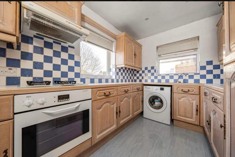 2 BEDROOM HOUSE TO RENT *OPEN TO COMPANY LET* 