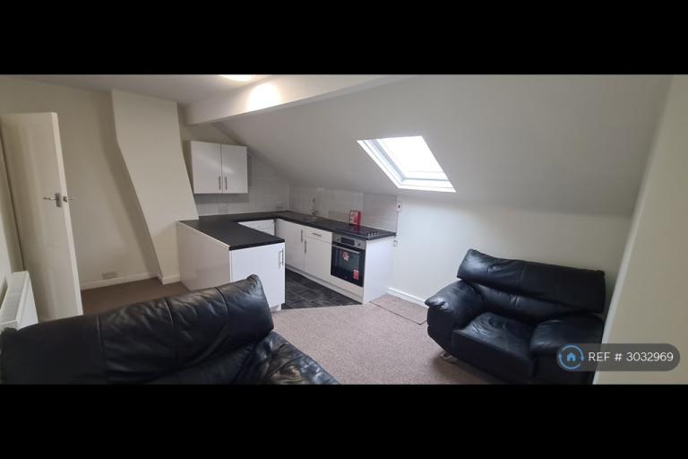 1 bedroom flat in Roman Place, Roundhay, LS8 (1 bed) (#3032969)