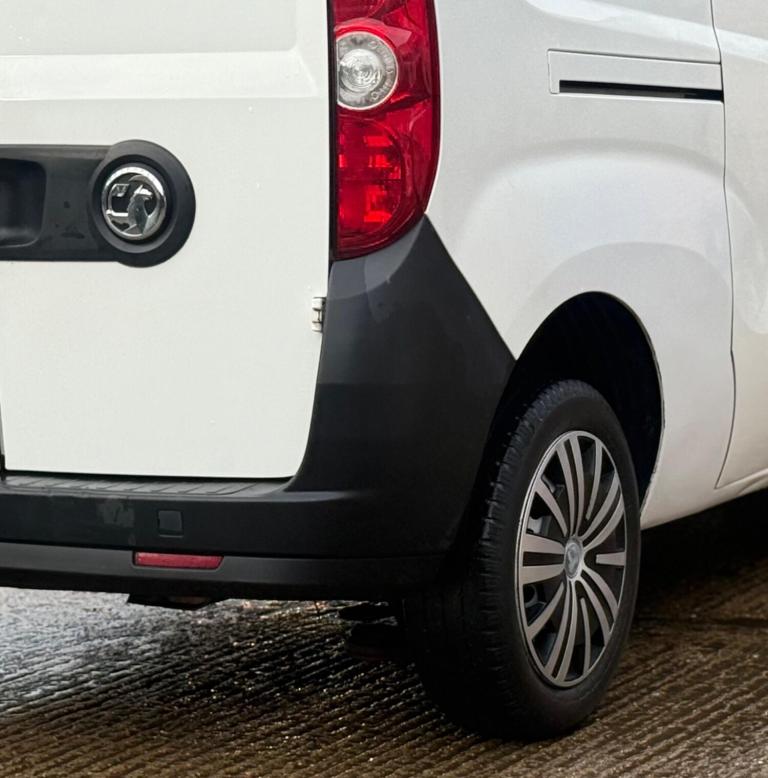 2017 Vauxhall Combo 1.3 CDTi 2300 16v FWD L2 H1 3dr Diesel