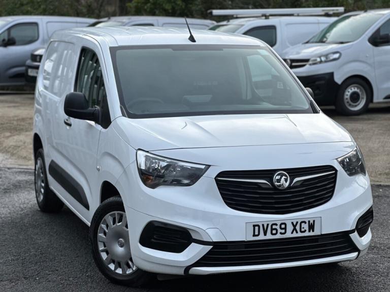 2019 Vauxhall Combo 2300 1.5 Turbo D 100ps H1 Sportive Van PANEL VAN DIESEL Manual
