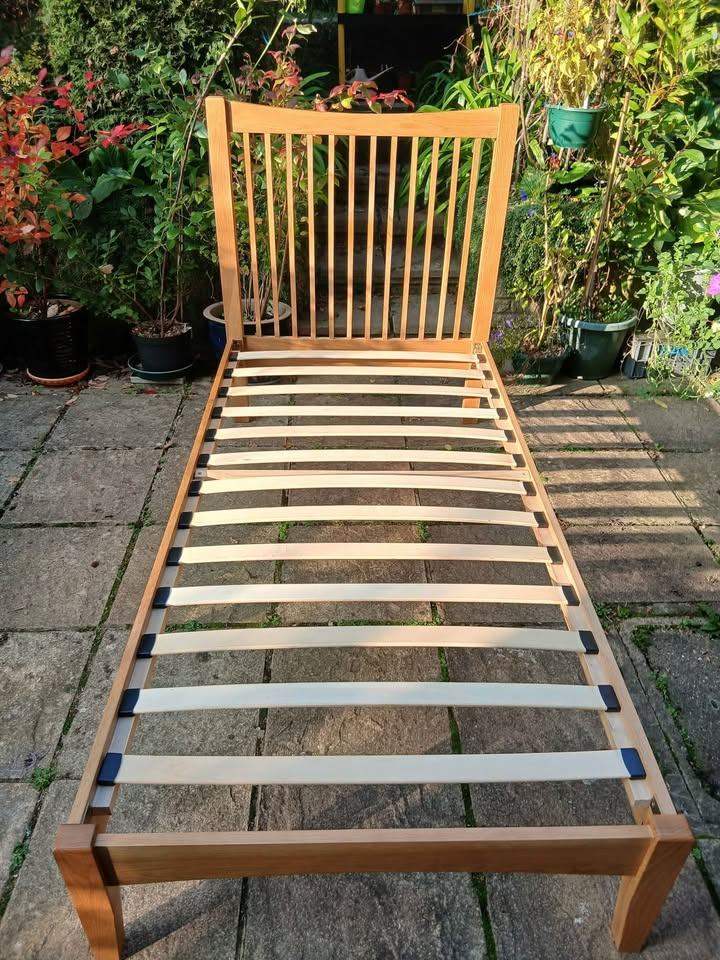 Single bed, solid oak wood, very good condition, all complete