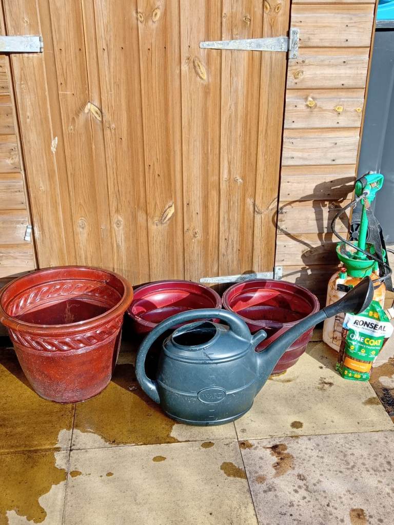 B&Q Set of garden pots & tools items  large garden outdoor patio 