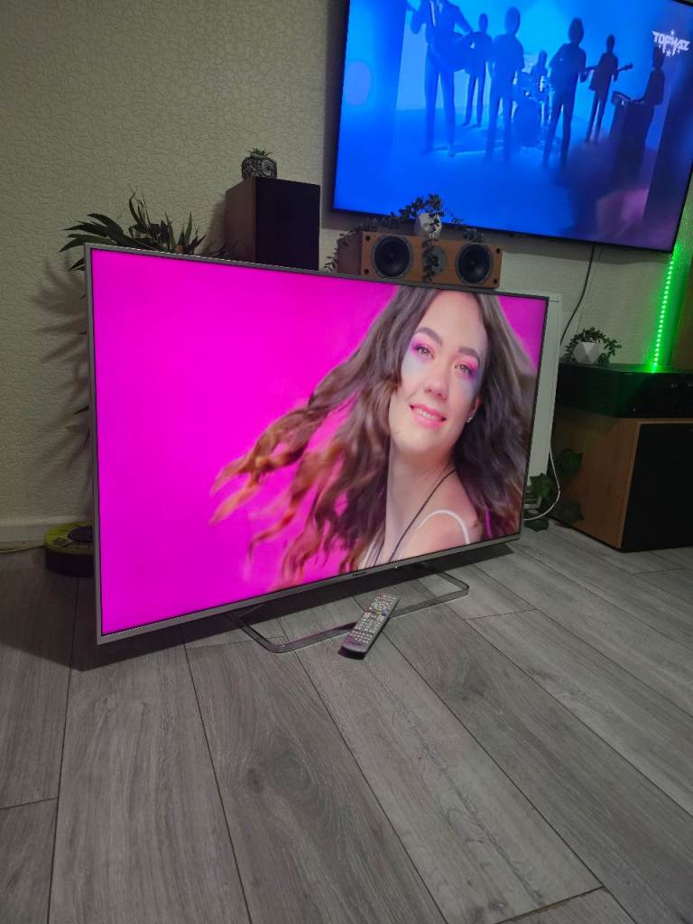 50" PANASONIC 4K ULTRA SMART TV 