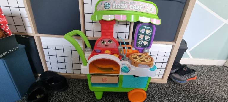 Leapfrog pizza cart