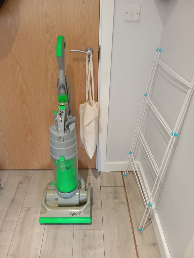 Dyson dc04 Vacuumn cleaner upright forsale 