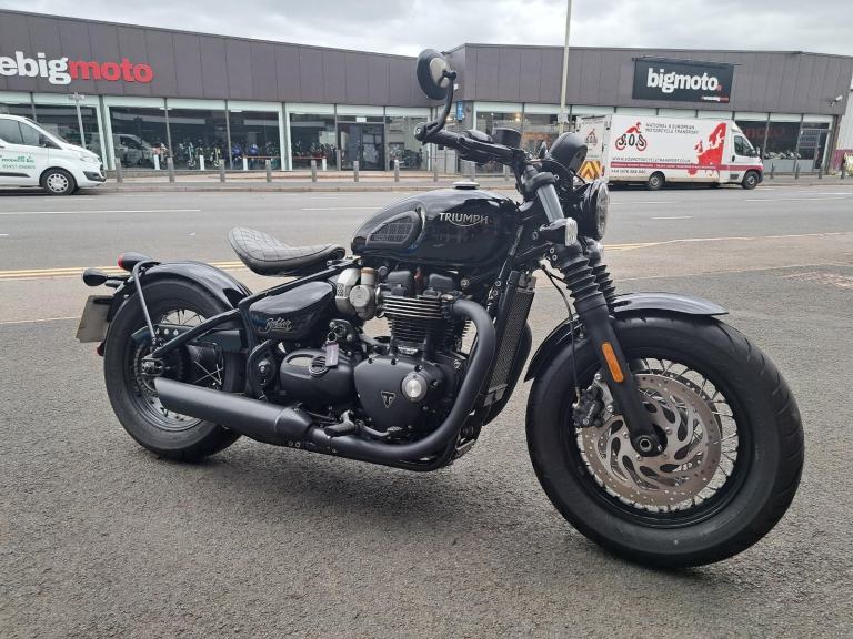 TRIUMPH BONNEVILLE BOBBER BLACK - ONE OWNER 1468 MILES - JUST ARRIVED