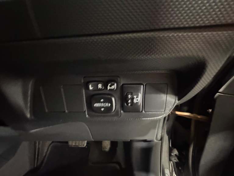 TOYOTA AURIS 1.8 VVT-h T4 2012