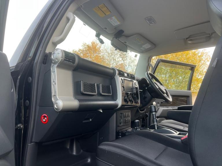 2011 Toyota FJ Cruiser CRUISER 4.0 V6 RHD FJ40 * COLOUR PACKAGE * DAD ACCESSORIES * MODERN DAY LA...