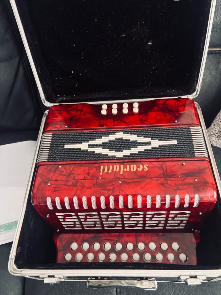 Scarlatti Red Accordion with Hard Case – Good Condition