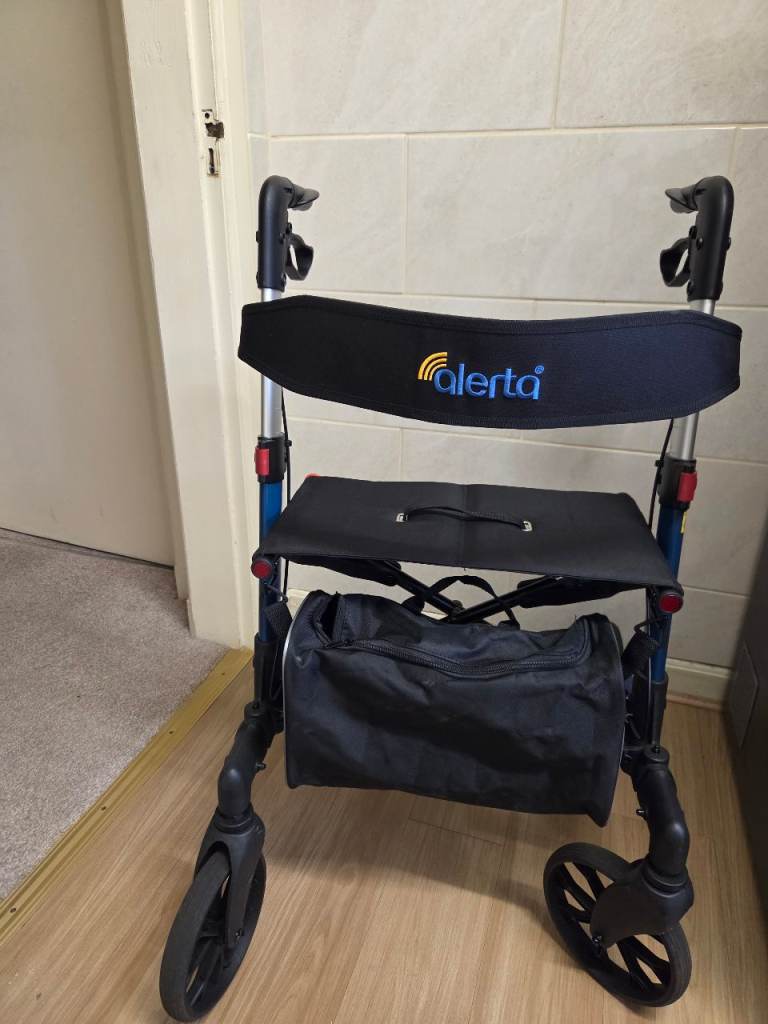 Four wheels mobility walker 