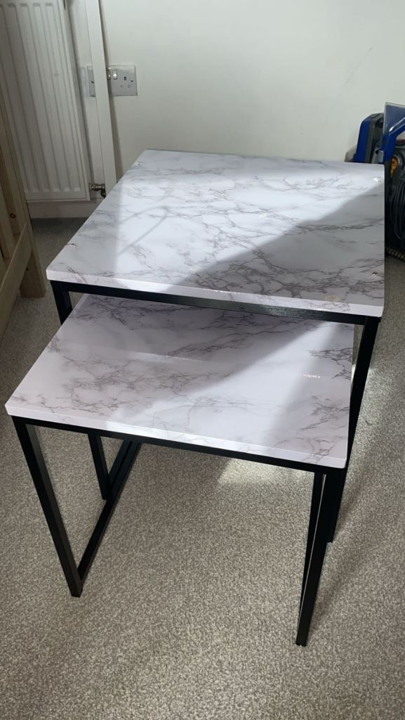 Set of 2 nest tables 