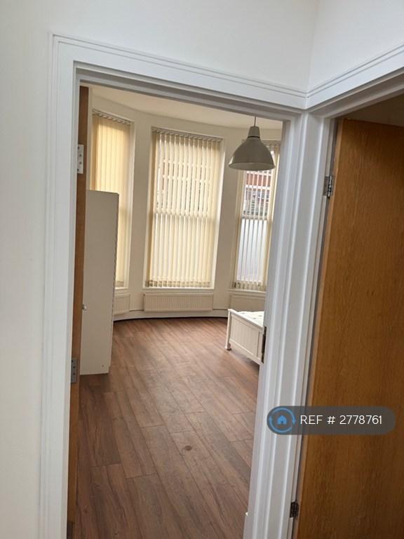 Studio flat in Finchley Road, London, NW3 (#2778761)